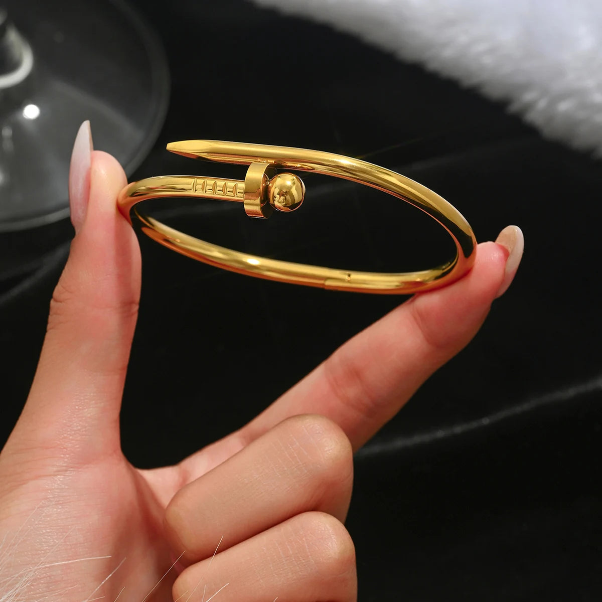 Four-Leaf Clover Lucky Bracelet – Gold Stainless Steel Women’s Bangle