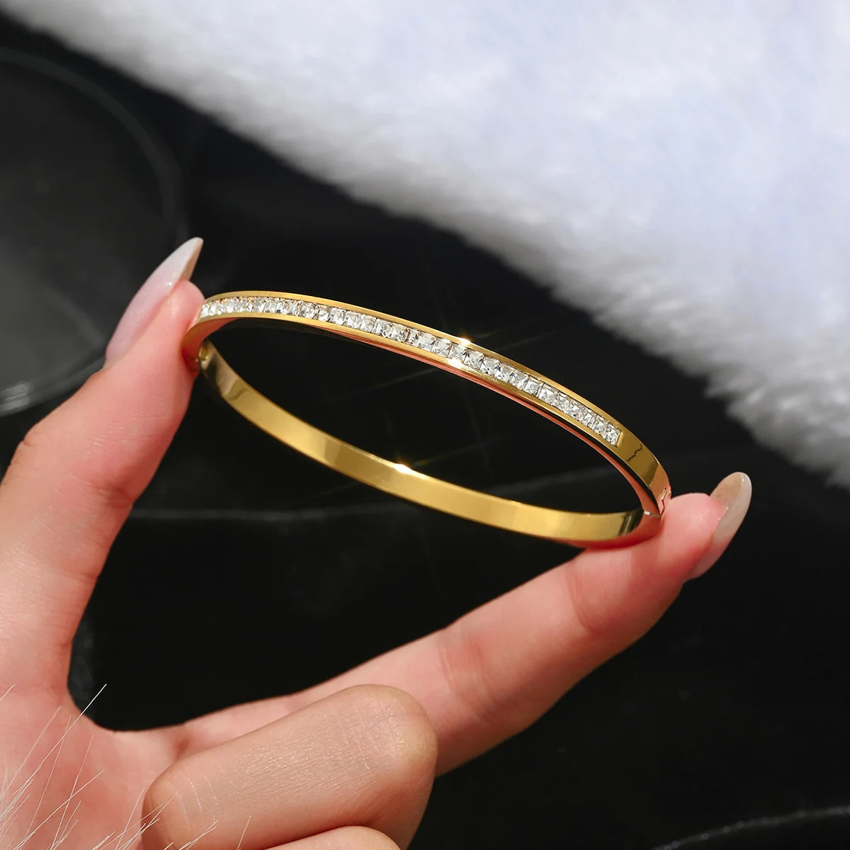 Four-Leaf Clover Lucky Bracelet – Gold Stainless Steel Women’s Bangle