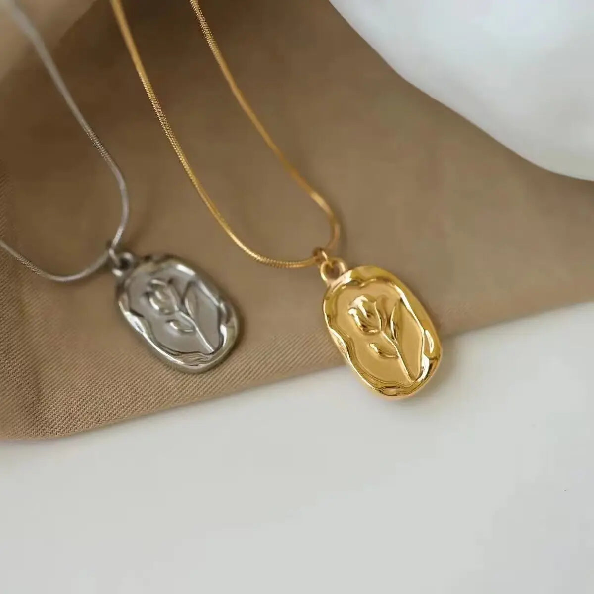 Retro Tulip Pendant Necklace – Personalized Gold & Silver Stainless Steel Jewelry for Women