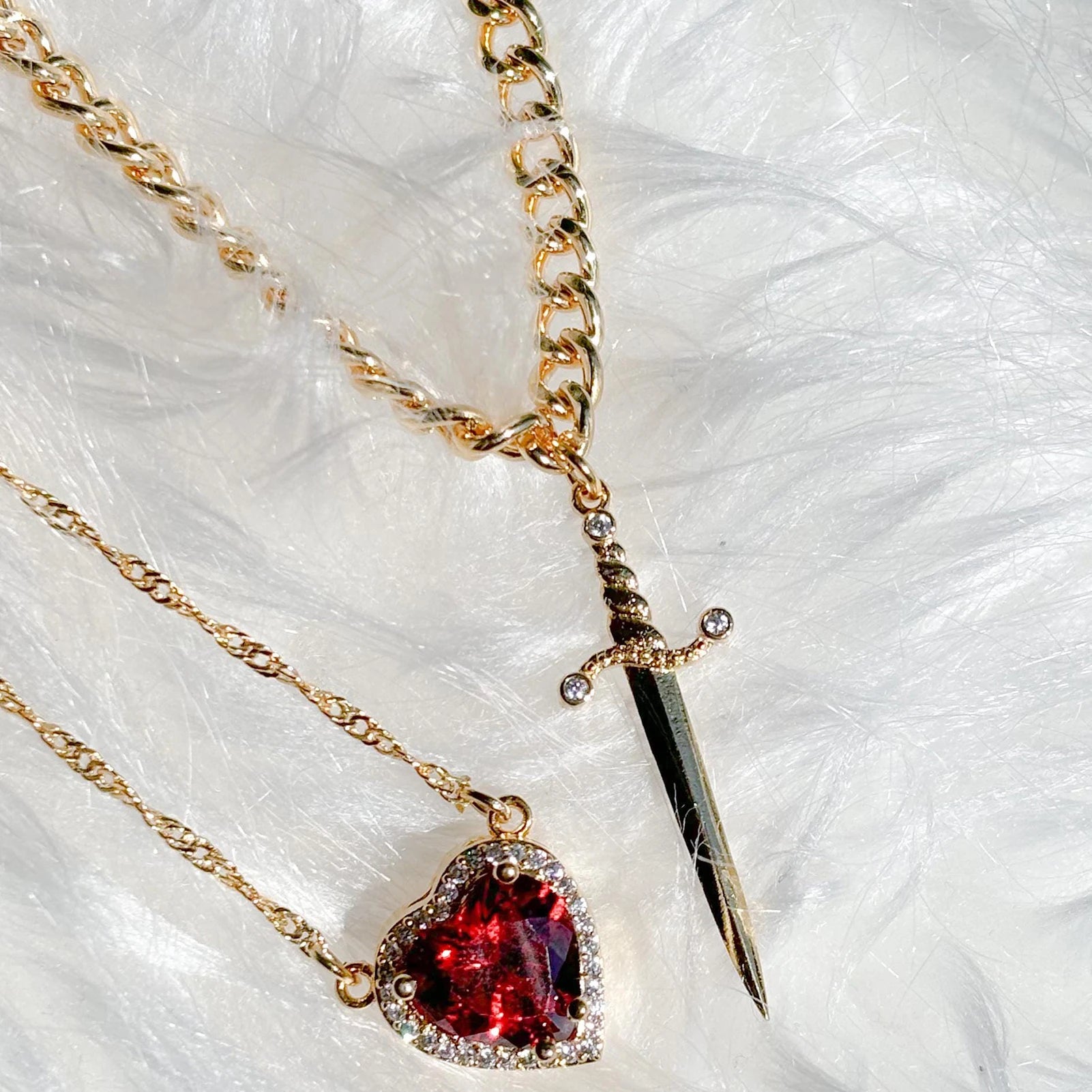 Vintage Gothic Dagger Heart Pendant Necklace – Trendy Collarbone Jewelry for Women
