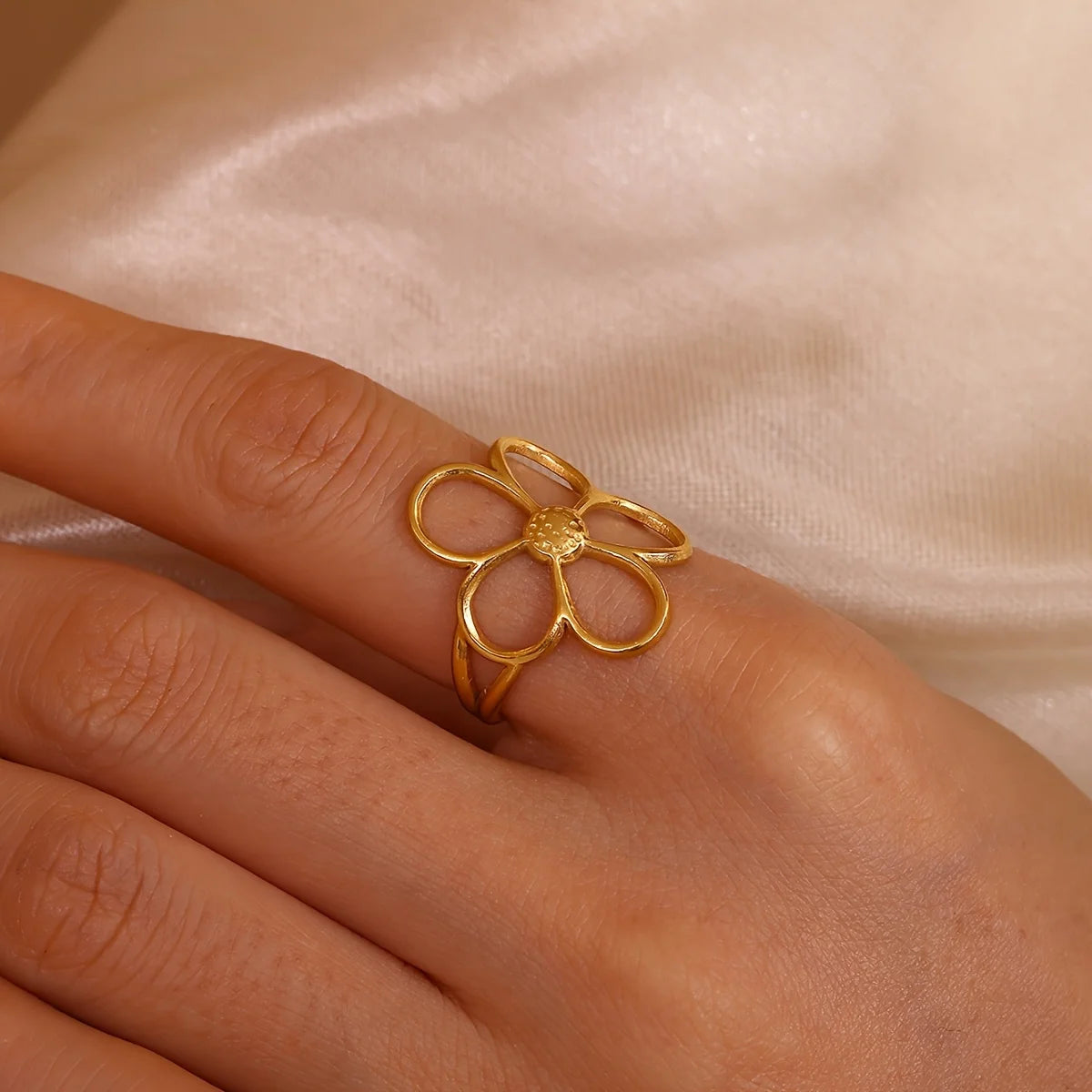 Elegant Gold Bloom Flower Open Ring