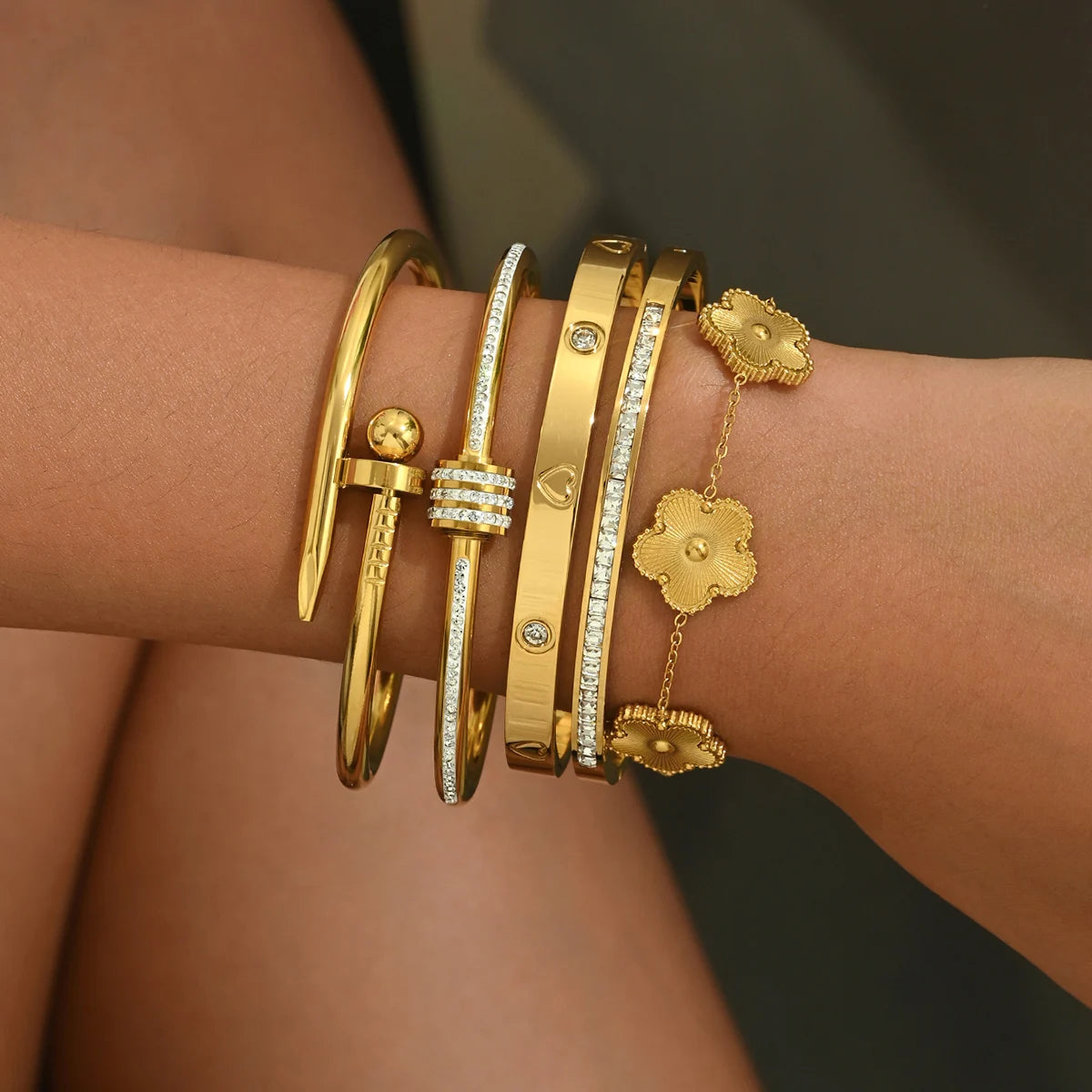 Four-Leaf Clover Lucky Bracelet – Gold Stainless Steel Women’s Bangle