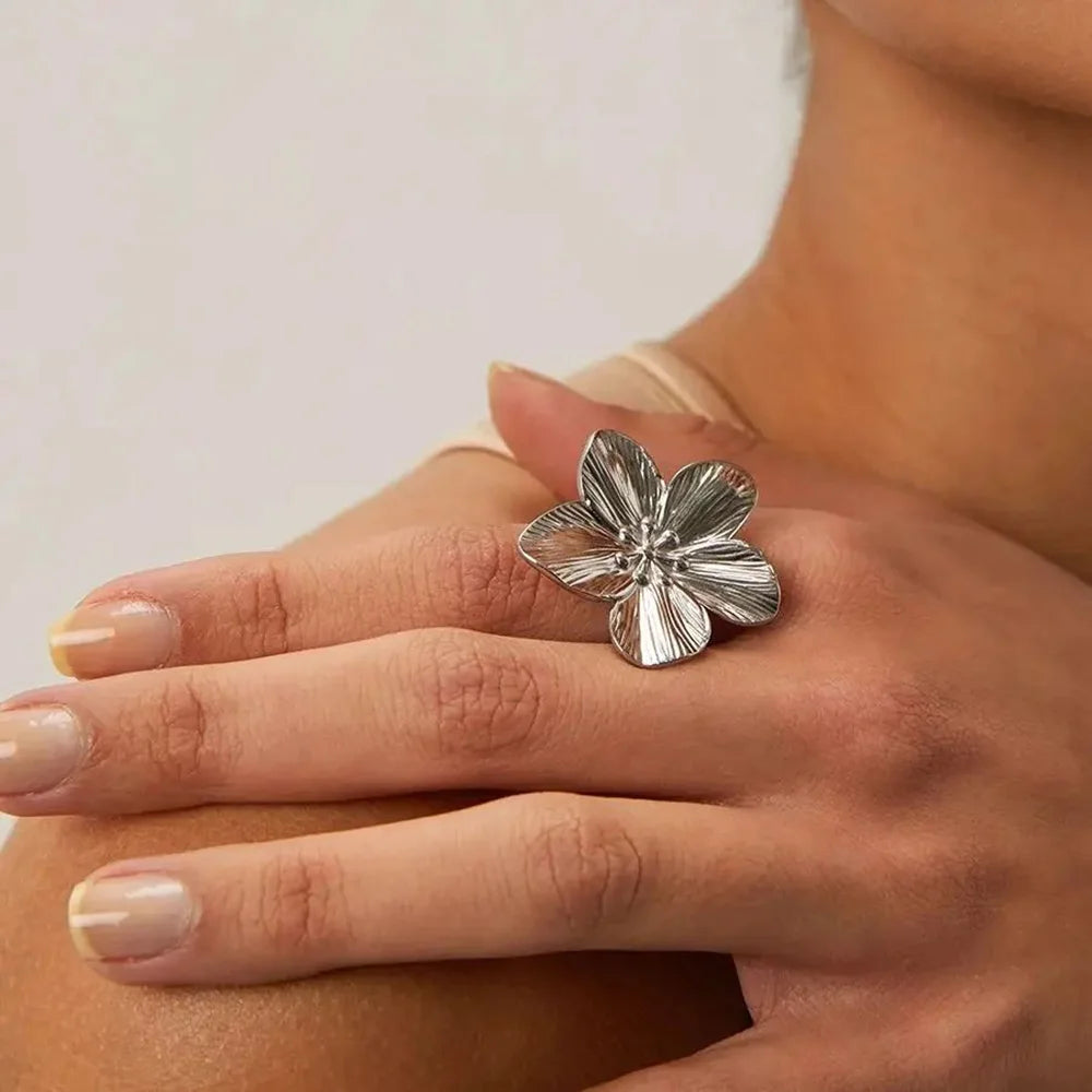 Elegant Gold Bloom Flower Open Ring