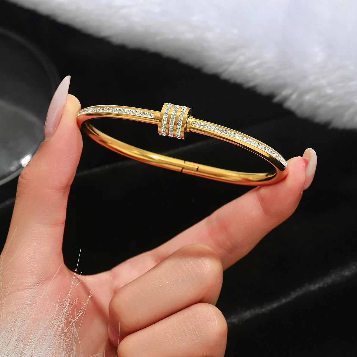 Four-Leaf Clover Lucky Bracelet – Gold Stainless Steel Women’s Bangle