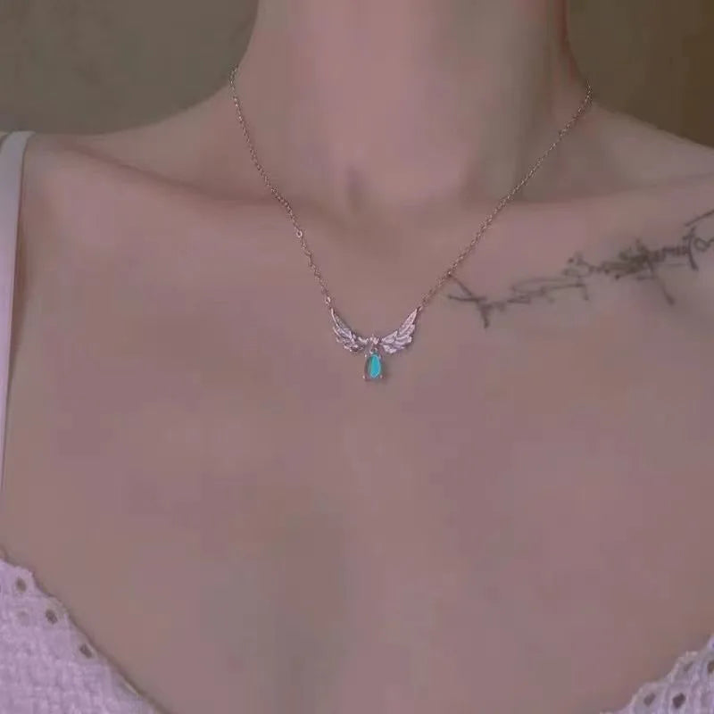 Light Luxury Angel Wings Pendant Necklace – Moonstone Collarbone Jewelry for Women