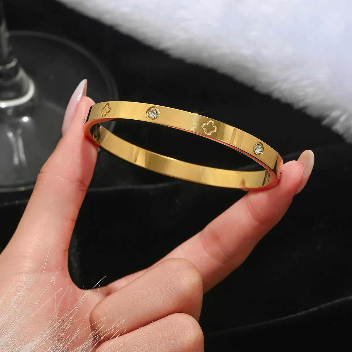 Four-Leaf Clover Lucky Bracelet – Gold Stainless Steel Women’s Bangle